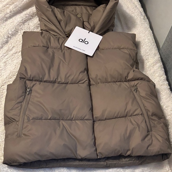 ALO Yoga Gold Rush Puffer Vest in Light Cocoa - Picture 1 of 5